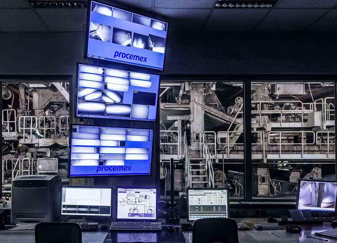 造纸厂控制室的Procemex网路检查